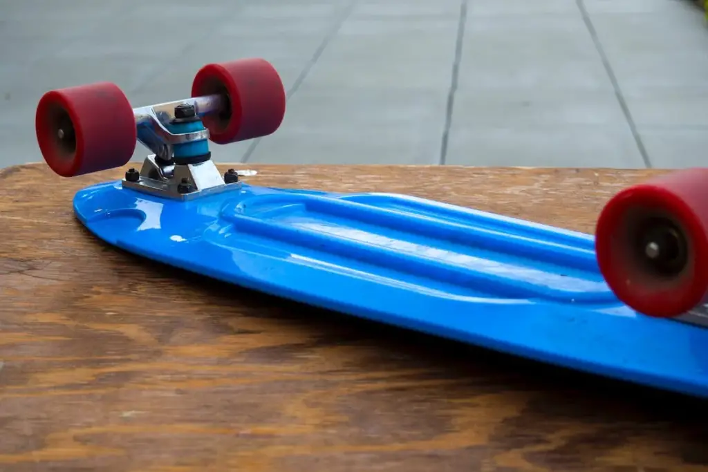 How long should the wheels on a skateboard spin?
