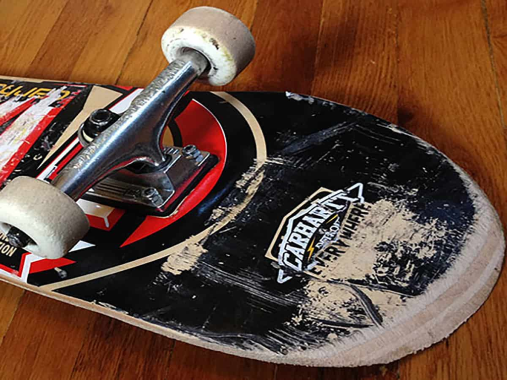 How do you fix a razor tail on a skateboard?